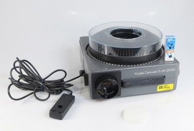 KODAK CAROUSEL S-AV 2000 DIAPROJEKTOR MIT RUNDMAGAZIN MIT KABELFERNBEDIENUNG