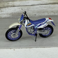 Maisto Diecast Plastic Motorcycle 1:18 Yamaha TTR Purple GC