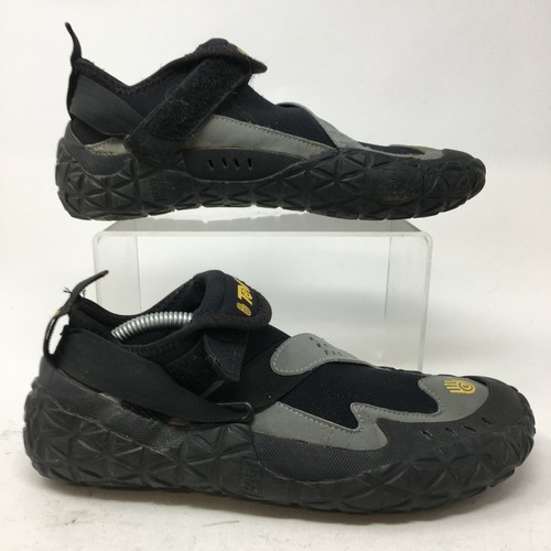 teva aqua socks