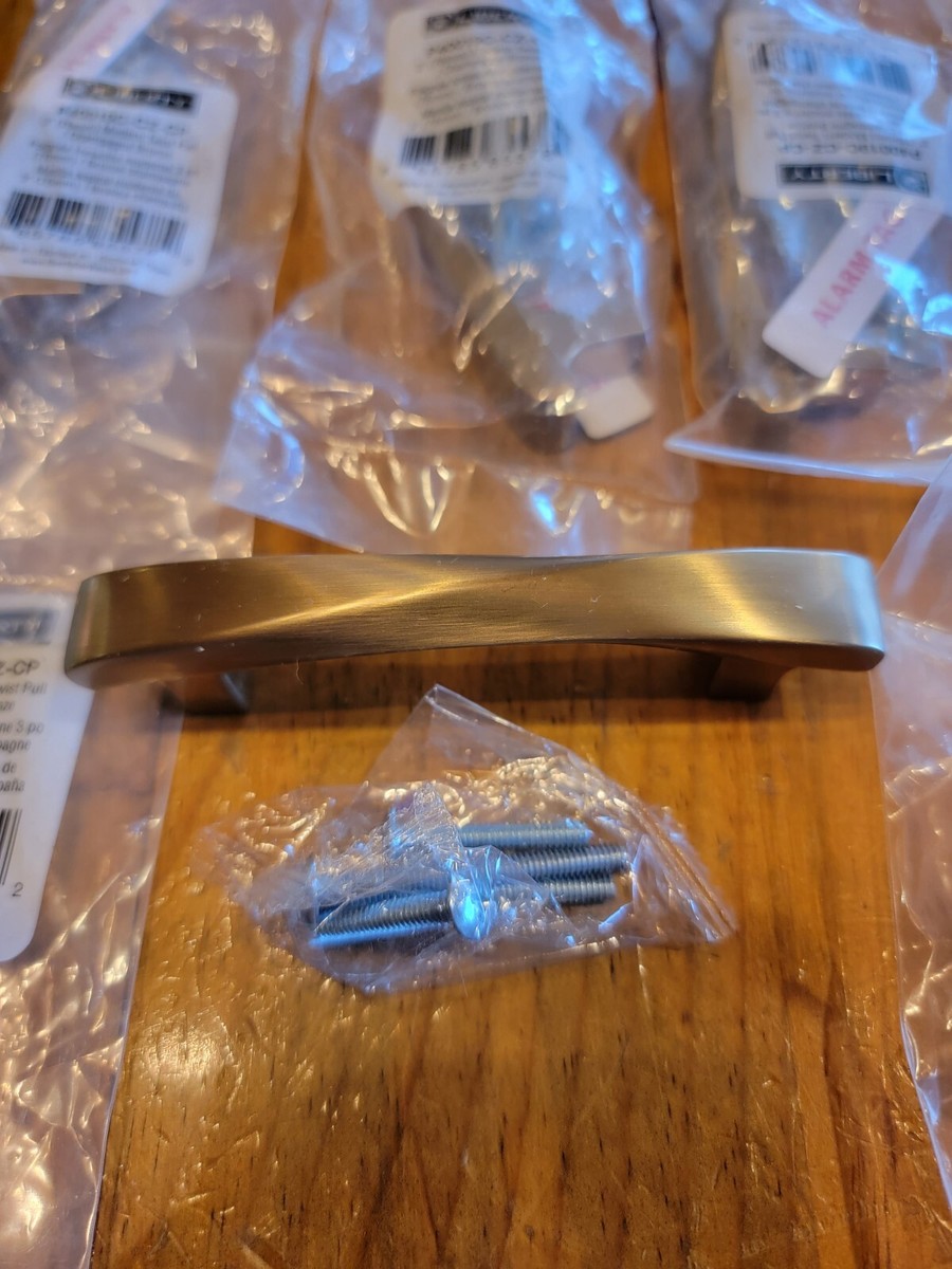 Liberty P40019C-CZ-CP Modern Twist 3” Pull Champagne Bronze. (Lot