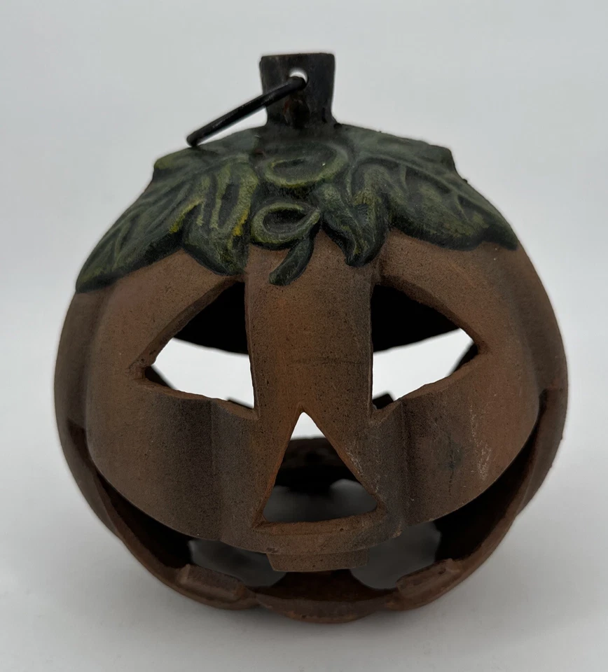 Luz de té de calabaza de dos lados de Halloween de 7" de alto Jack-O-Lantern de hierro fundido vintage Foto 3 de 4