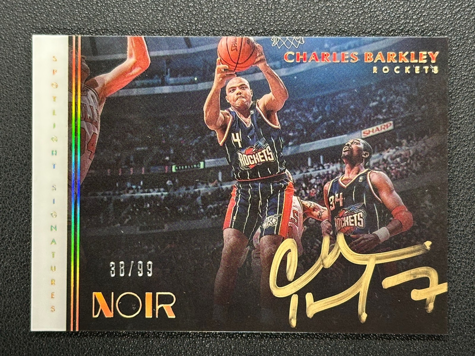 2019-20 Panini Noir Spotlight Signatures Charles Barkley Auto Gold 38/99 SSP#Z