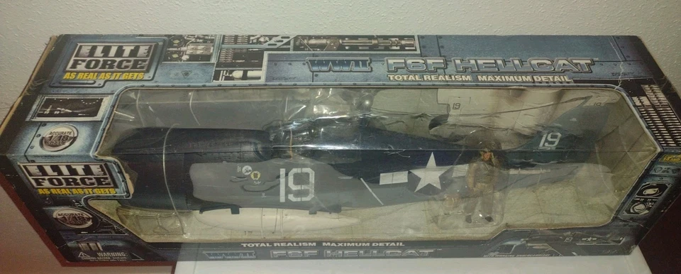 Elite Force WWII F6F Hellcat Fighter Plane 1:18 Scale Felix The Cat No. 021725 - Image 4 of 4