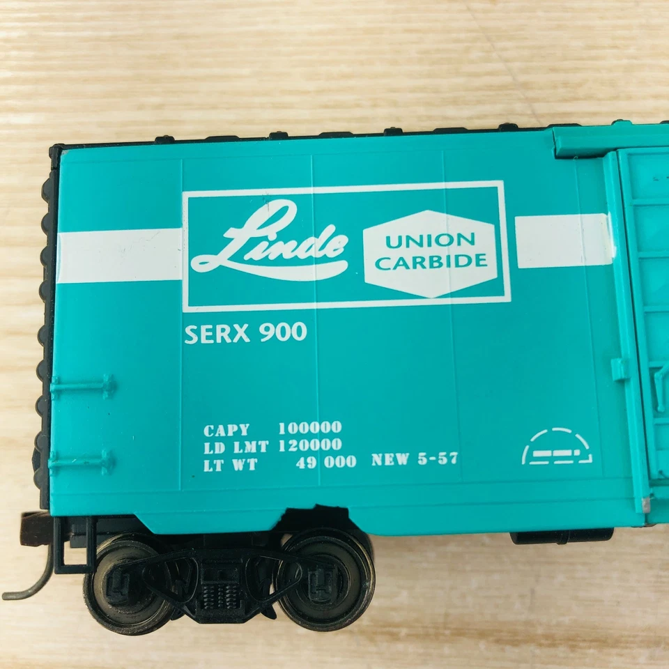 Model Power ~ METALTRAIN ~ HO ~ 40’ Linden- Union Carbide Boxcar ~ SERX 900 - Image 3 of 4