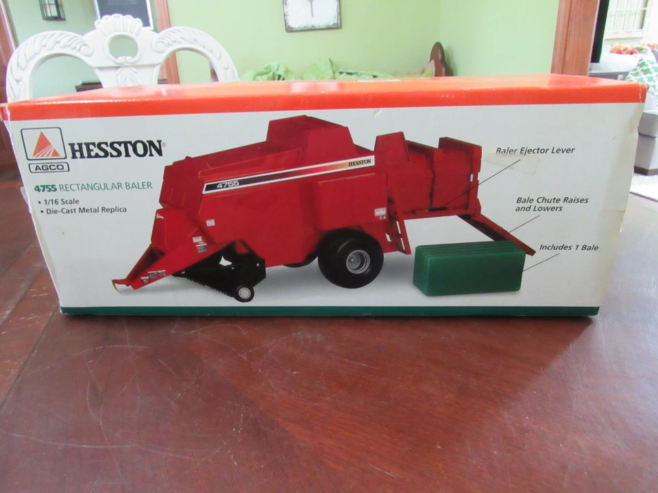 ERTL 1/16 DIE CAST HESSTON 4755 RECTANGULAR BALER - NIB - NEVER DISPLAYED - Image 4 of 4