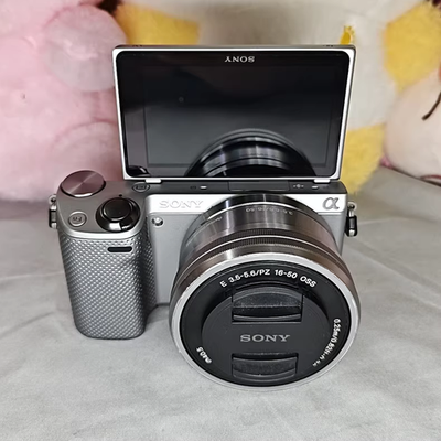 SONY α NEX-5R #3516 SONY Alpha NEX-5R 16.1MP Digital Camera Silver w/ 16-50mm Lens