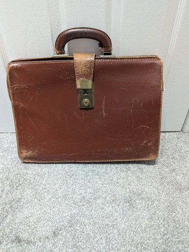 Cool Vintage Brown Leather Briefcase Satchel Holdall Ideal Display Or Prop