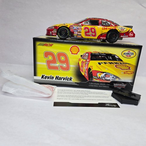 1:24 Kevin Harwick #29 SHELL / DAYTONA RACED WIN 2007 MONTE CARLO SS NEW