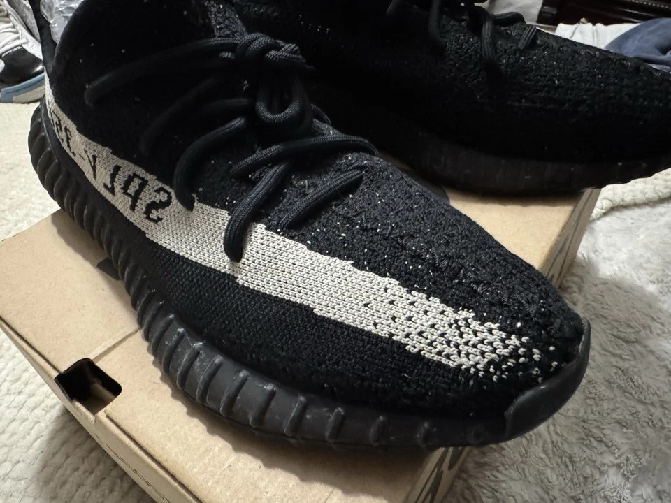 Adidas Yeezy Boost 350 V2 Oreo Core Negro Blanco Talla 10.5 - Con Caja - Limpio Foto 2 de 4