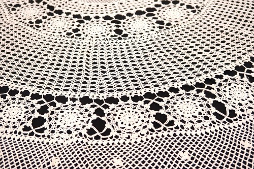 VINTAGE LARGE ROUND CROCHET TABLECLOTH 187cm - Picture 4 of 7