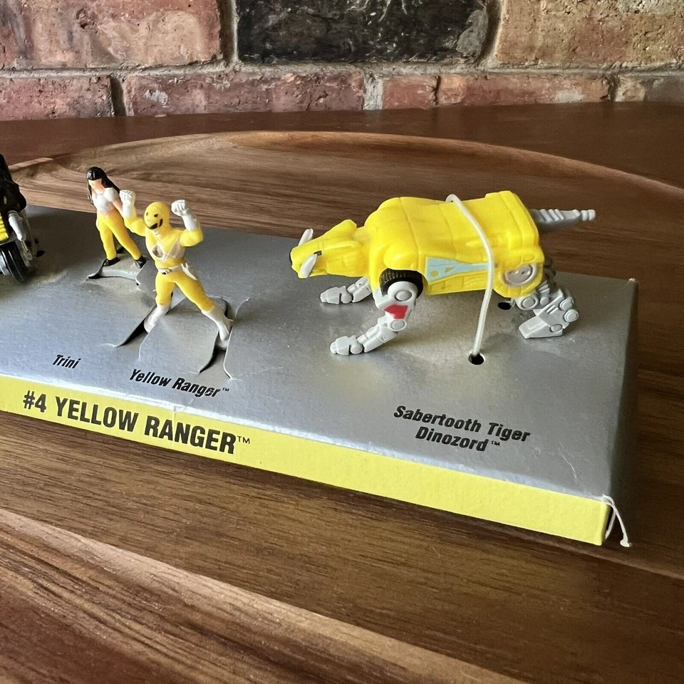 Micro Machines Mighty Morphin Power Rangers Set #4 Amarillo Ranger Trini Foto 3 de 4