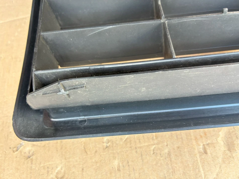 Grille de calandre noir pour Volvo 340 / 360  1985 - 19UnUne - Imagen 3 de 4