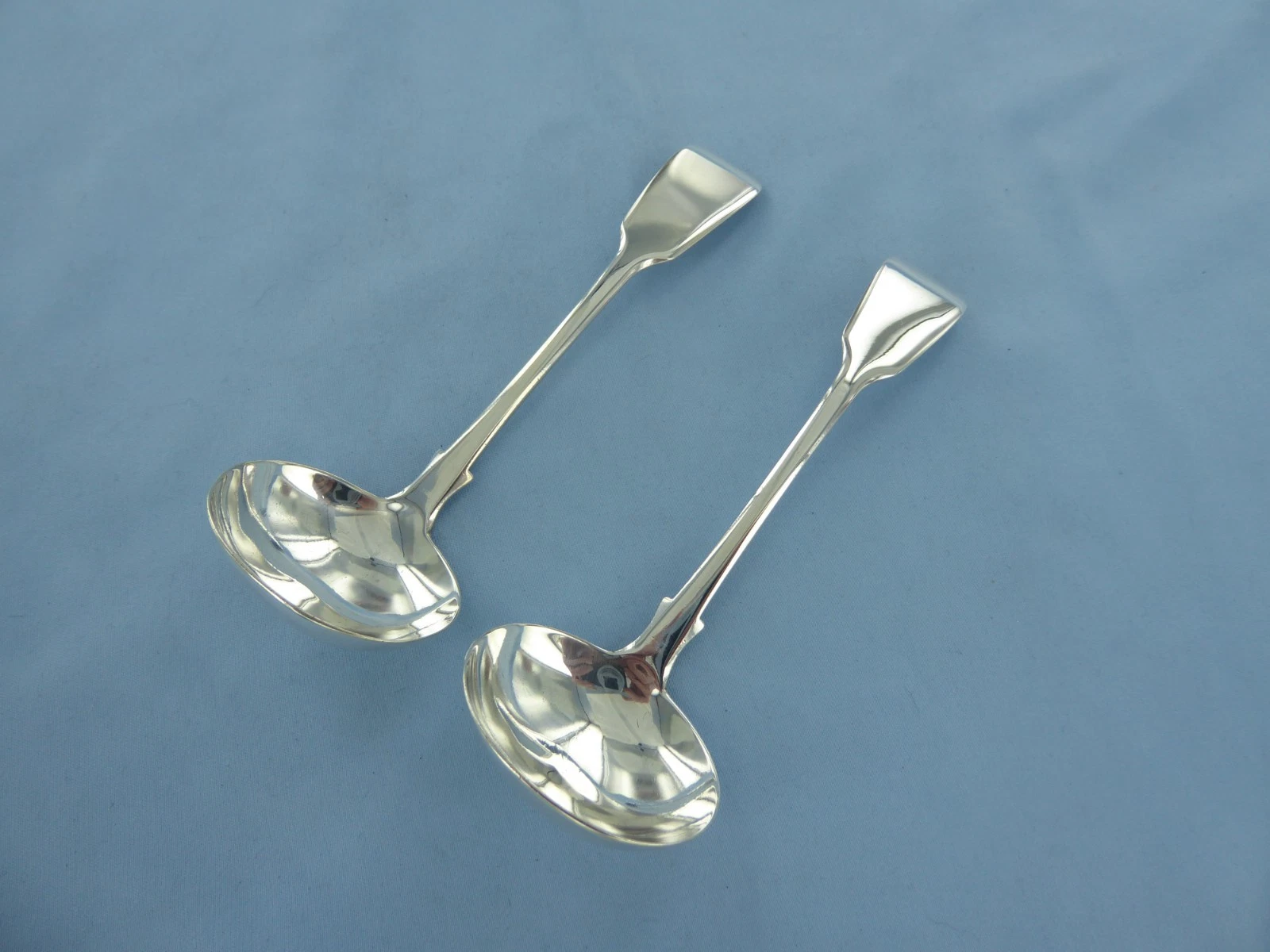 AN ANTIQUE PAIR OF STERLING SILVER FIDDLE BACK SAUCE LADLES LONDON 1896.
Opens in a new window or ta