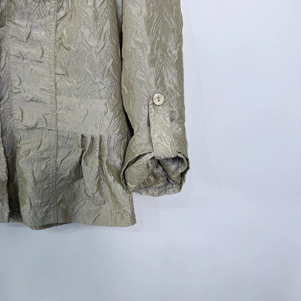 Chaqueta metálica arrugada Chicos Jolene talla 1 mediana con volantes manga lengüeta enrollable Foto 2 de 4