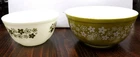 Set of 2 VTG Pyrex Crazy Daisy Spring Blossom Nesting Mixing Bowls Green & White