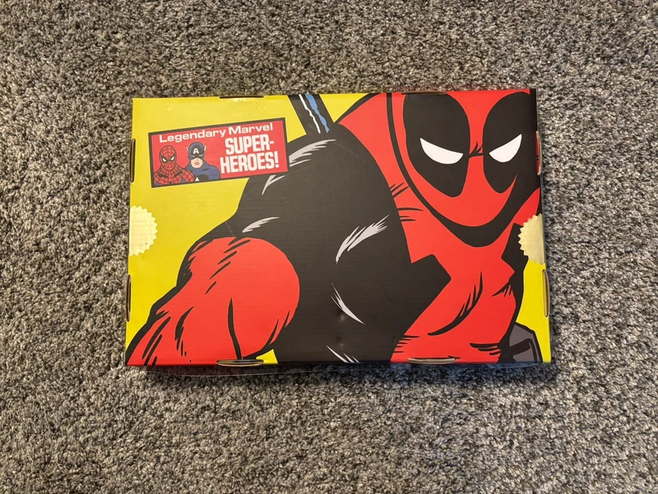 Diamond Select Legendary Marvel Super-Heroes Deadpool Edición Limitada. Juego de coleccionista Foto 2 de 2