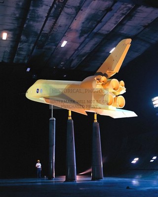 SPACE SHUTTLE ORBITER SCALE MODEL LANDING APPROACH TEST 1975 8X10 PHOTO