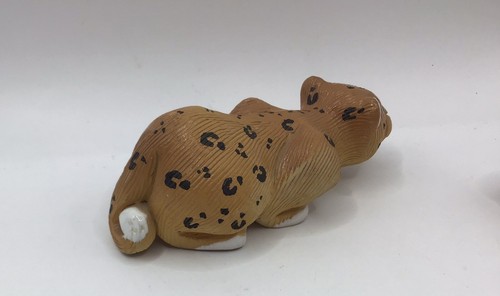 Artesania Rinconada Cheetah Retired Hand Carved Enamel Painted 5” Signed - Picture 5 of 10