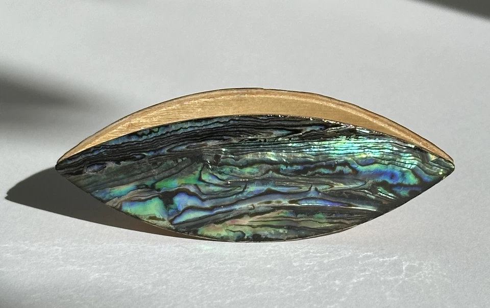 Tatting shuttle with mother of pearl inlay 3 inch long - Image 2 of 4