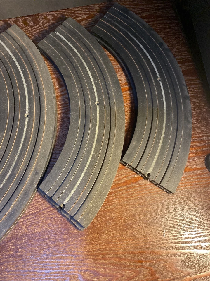 Aurora Model Motoring Curved Track Pieces With Guard Rails 8 Pc Track - Image 4 of 4