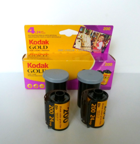Lot of 2 Rolls Kodak Gold 200 35mm Film 24 Exposures Each Expired 5/2009 - Foto 1 di 3