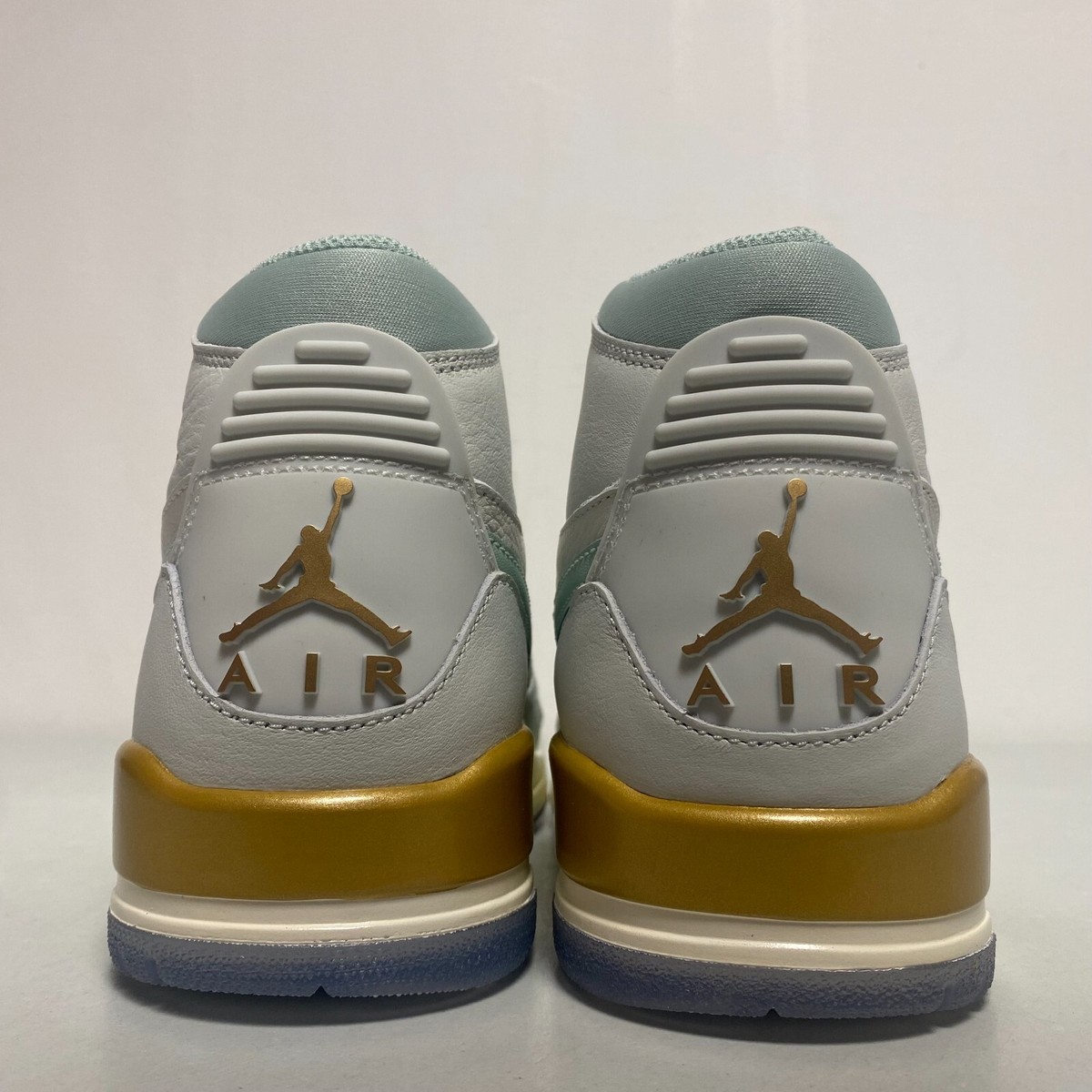 【新品未使用】★NIKE AIR JORDAN LEGACY 312 ★ゴールド Nike Air Jordan Legacy 312 Patent Leather Black Gold AV3922