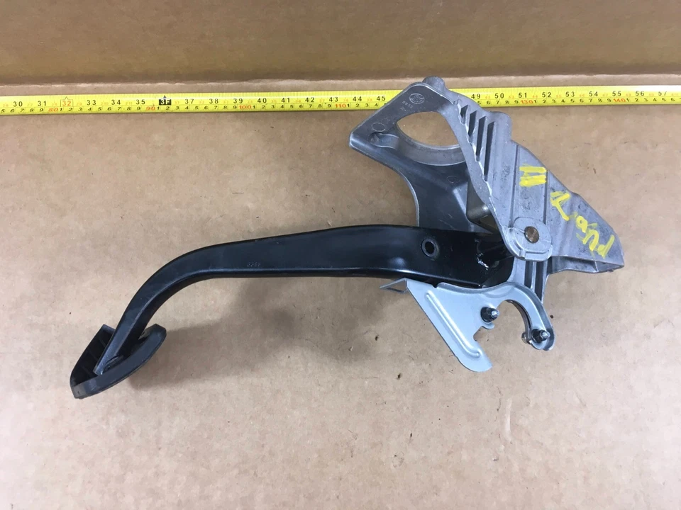 2010 - 2012 LAND ROVER RANGE ROVER HSE BRAKE STOP PEDAL OEM . - Image 2 of 4
