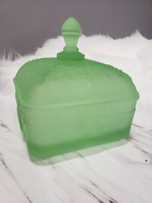 Tiara Exclusives Honey Bee Candy Dish Frosted Chantilly Green Lid