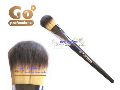 GO PROFESSIONAL FOUNDATION / PUDERPINSEL *INKL. ETUI*