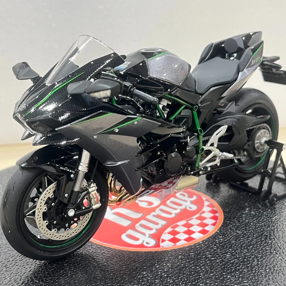 Tamiya 1/12 Kawasaki H2 Carbon Black Finished Masterwork Collection 21169 - Image 2 of 4