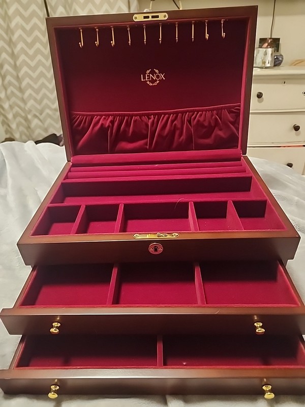 Lenox Mahogany Memories Jewelry Box 13.25in 2012 Retired No Key