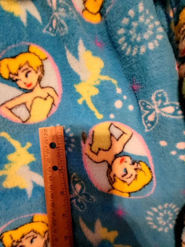 Albornoz polar azul mariposa hadas Tinkerbell Disney, talla 7/8 tiene agujero pequeño  Foto 4 de 4