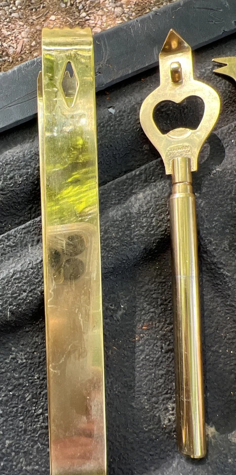 Utensilios de barra Ikon chapados en oro de 24 K Foto 2 de 4