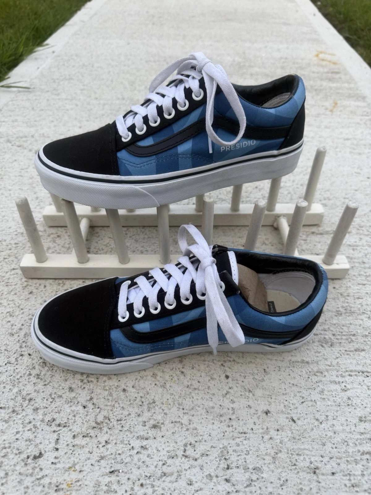 VANS Raro furgone basso blu e nero taglia: US uomo 6 5 US donna 8 0