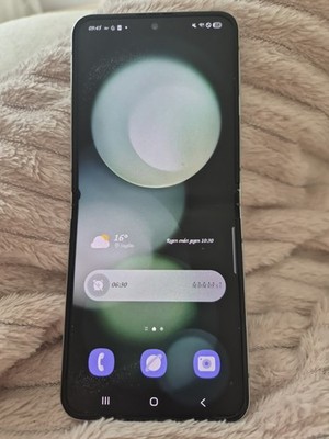 Scharnier-Defekt (Bastler)  Samsung Galaxy Z Flip 5 256 GB technisch einwandfrei