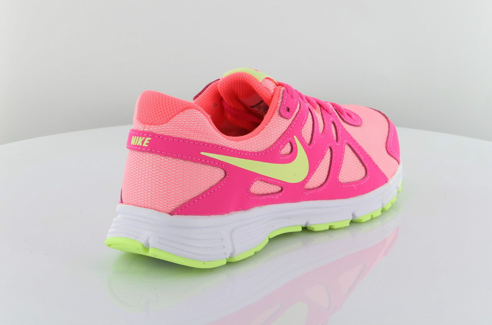 nike revolution 2 junior