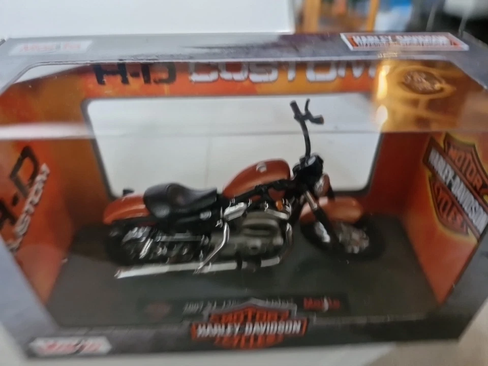 HARLEY-DAVIDSON XL 1200N Nightster - 2007 - coppermetallic - Maisto 1:18 - Photo 3/4