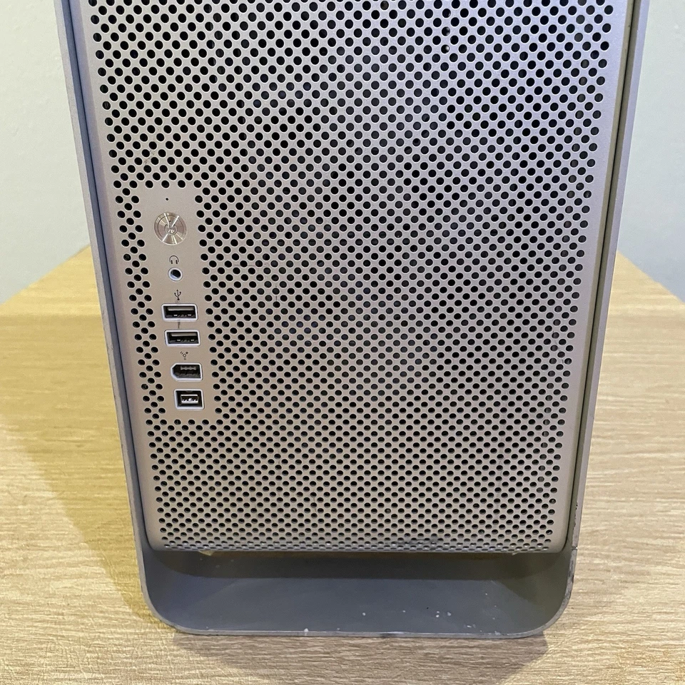 Apple Mac Pro 1,1 (2006) A1186 2x Intel Xeon Dual Core 3.0 GHz -READ - Image 2 of 4
