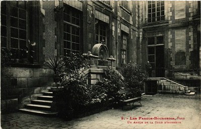 CPA PARIS 4e Les Francs - Bourgeois. Un angle de la Cour d'Honneur (464171)