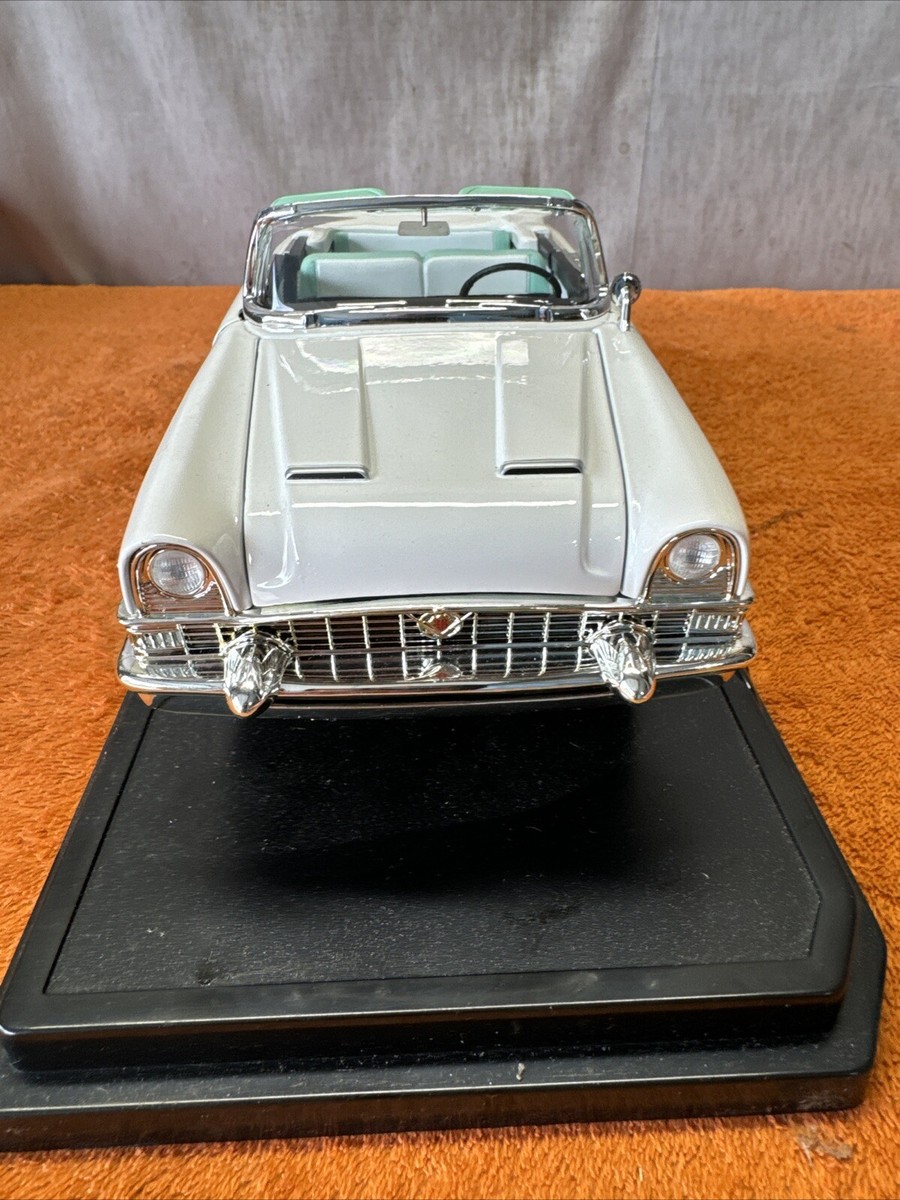 X•Yat Ming Road Signature 1/18 White Green 1955 Packard