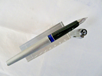 PELIKAN P18 Silverstar  Füllfederhalter Füller Edelstahl strichmattiert # (400)