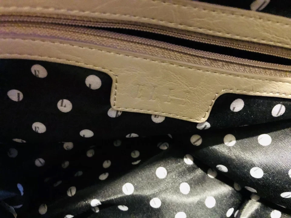 Bolso de hombro grande Elle con lazo grande y herrajes en tono plateado Foto 4 de 4