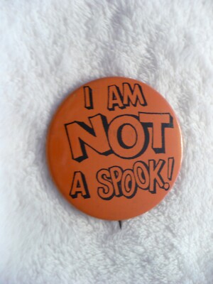 TR-VINTAGE HALLOWEEN I AM NOT A SPOOK! PIN BADGE #41718(NICE!!)(ORANGE & BLACK)