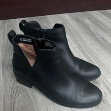 Vionic Clara Leather ankle booties Women's Size 8