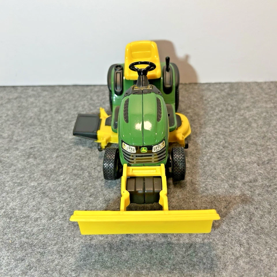 John Deere L110 ERTL 1:10 Scale Metal Lawn & Garden Tractor Toy Front Blade - Image 2 of 4