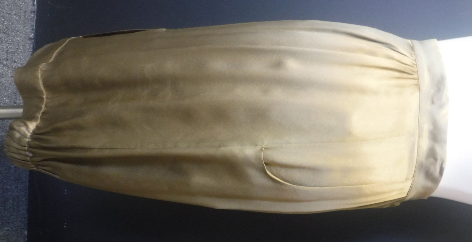 Gonna al ginocchio YVES SAINT LAURENT 100% seta verde oliva oro taglia Fr 38 US 6