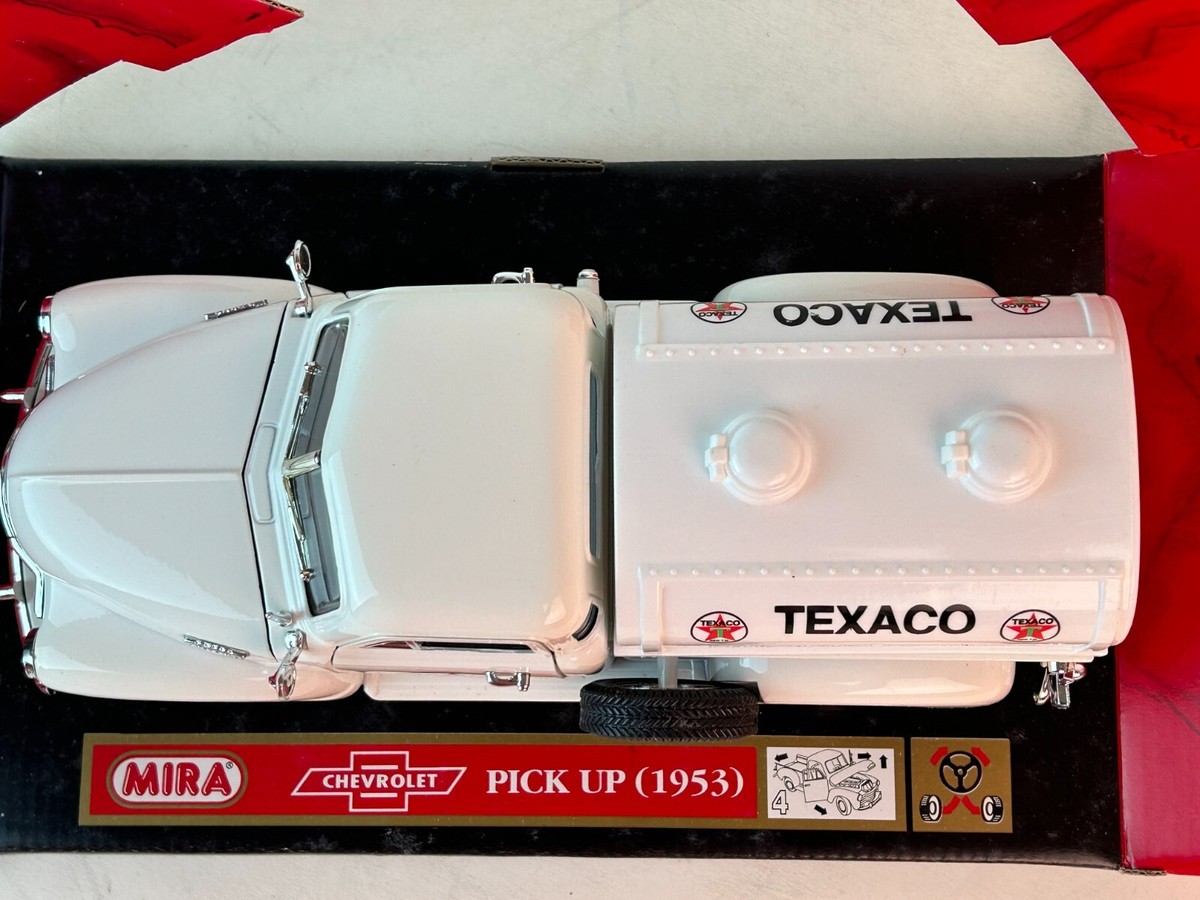 1:18 Scale Diecast Mira 1953 Chevrolet Pickup Truck with Texaco