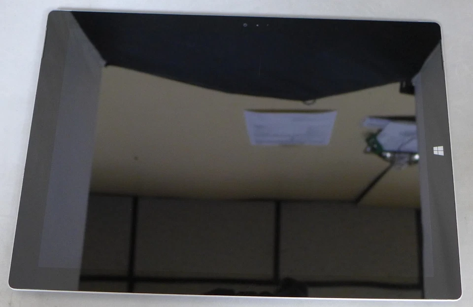 Microsoft Surface pro 3, 13", Silver, i5, 4GB, 128GB - Doesn't turn on sometimes - Image 3 of 4