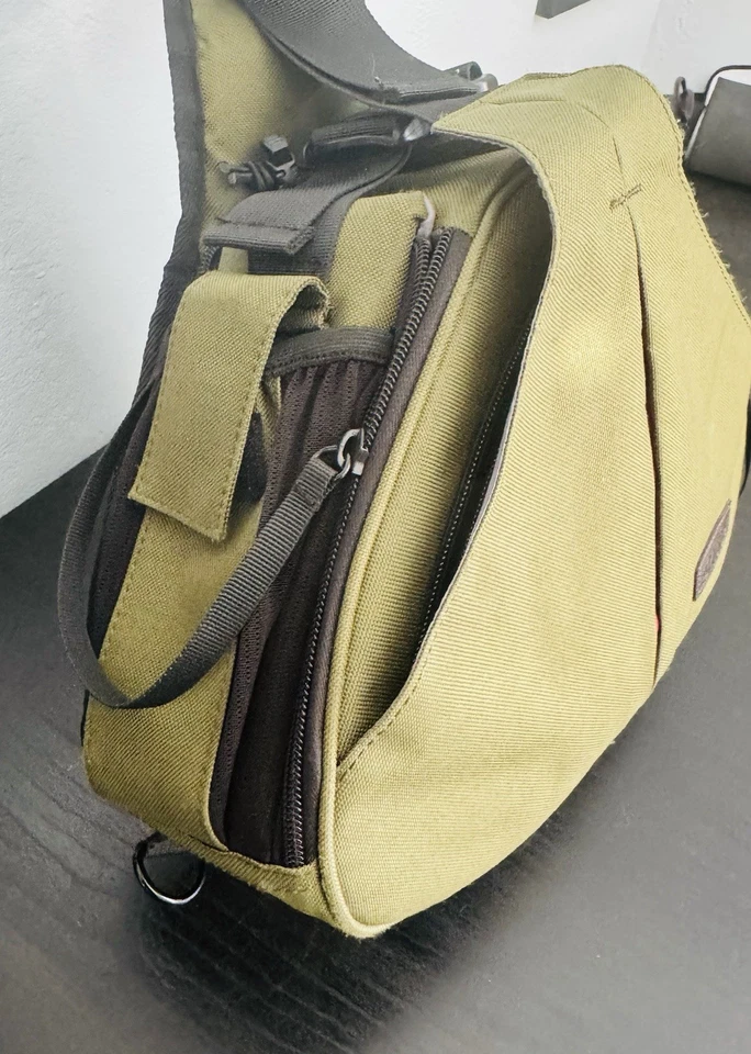 Caden Green Camera Sling Bag Waterproof - Image 3 of 4