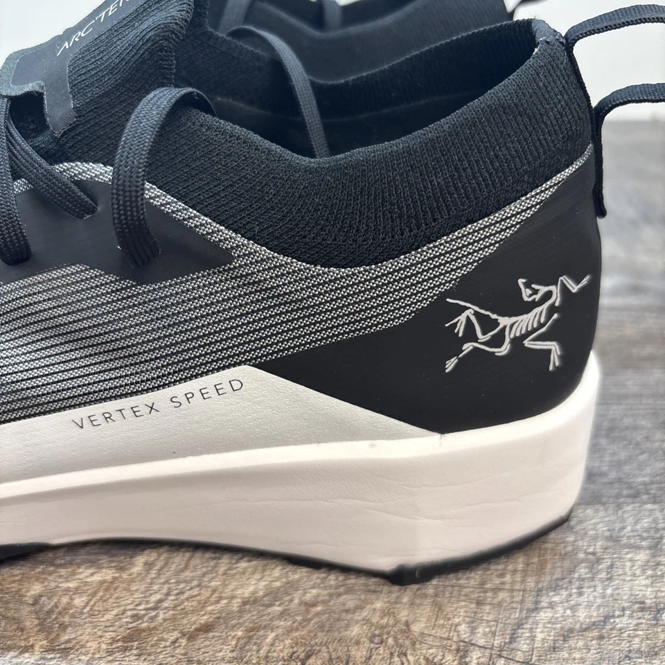 Zapato bajo Arc’Teryx para hombre 12 Vertex Speed Vibram negro/seda ártica Foto 2 de 4